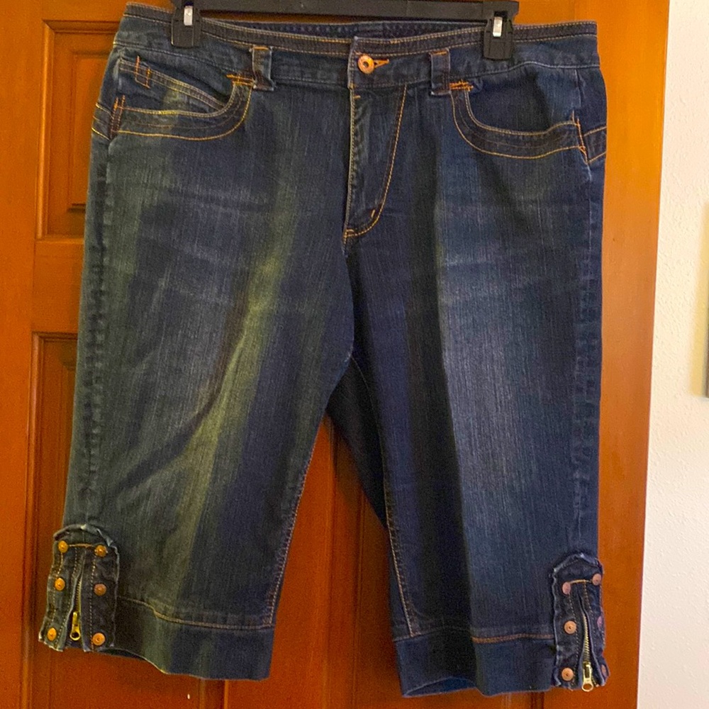 Venezia denim shorts size 18. EUC Dark Wash